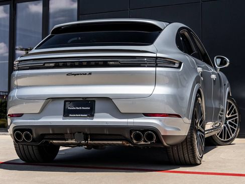 Certified 2026 Porsche Cayenne S AWD/4WD image 11