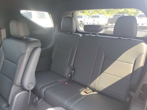 Used 2025 Chevrolet Traverse Z71 w/ Driver Confidence Package AWD/4WD image 19