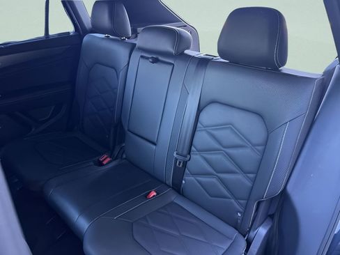 Used 2025 Volkswagen Atlas Cross Sport SE image 23