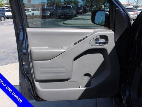 Used 2015 Nissan Frontier SV w/ SV Value Truck Package AWD/4WD image 18