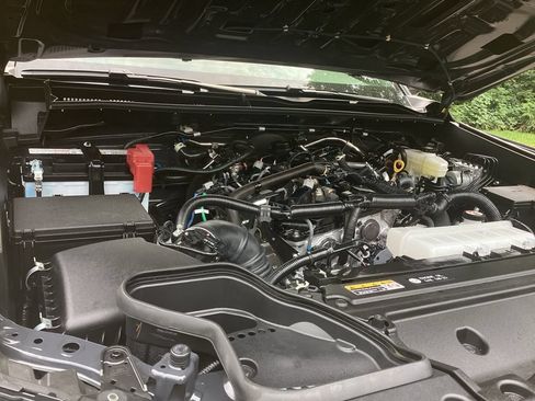 Certified 2025 Toyota 4Runner SR5 AWD/4WD image 21
