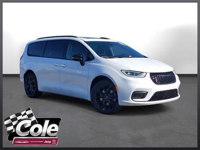 New 2026 Chrysler Pacifica Limited