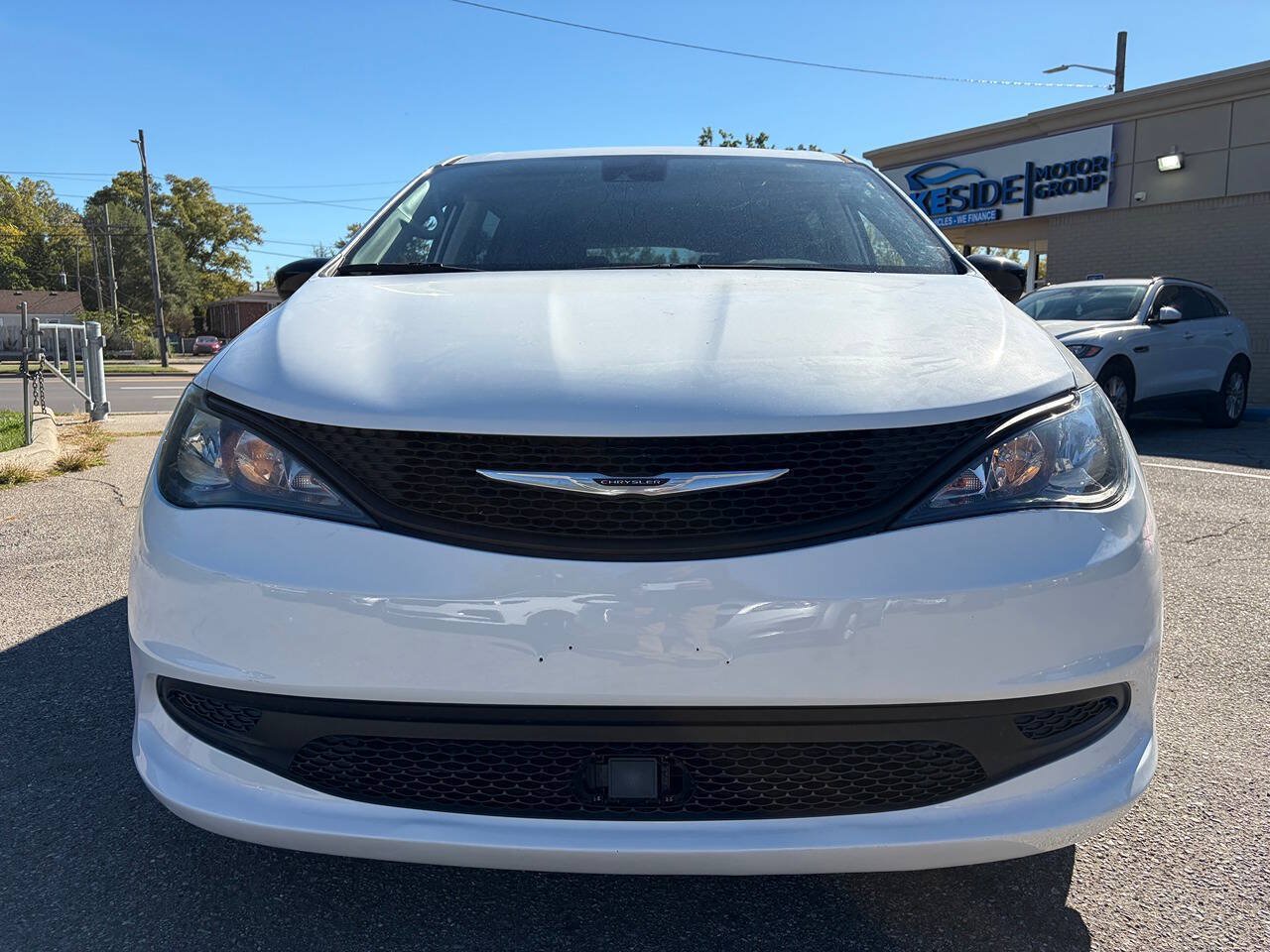 Used 2024 Chrysler Voyager LX FWD image 2