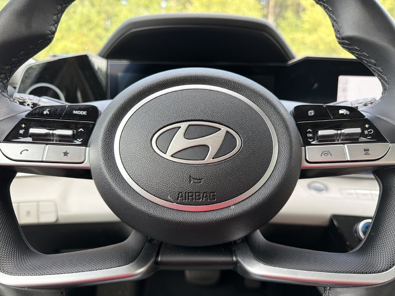 Used 2025 Hyundai Elantra Limited FWD image 13