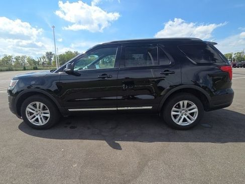 Used 2018 Ford Explorer XLT w/ Equipment Group 202A AWD/4WD image 15