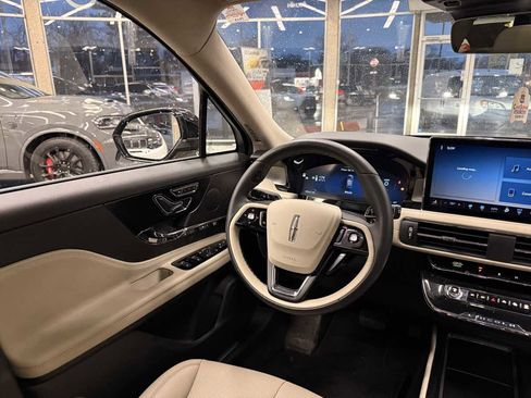 Used 2025 Lincoln Corsair AWD w/ Equipment Group 101A image 36
