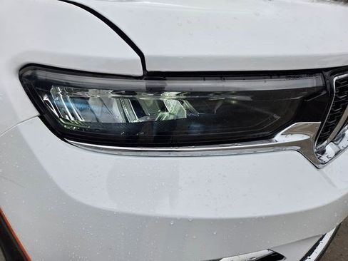 Certified 2023 Jeep Grand Cherokee Limited image 18