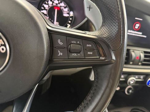 Used 2020 Alfa Romeo Giulia AWD w/ Quick Order Package 22J Sport image 31