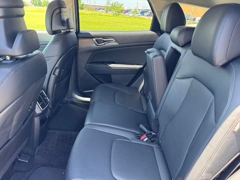 Used 2024 Kia Sportage EX FWD image 12