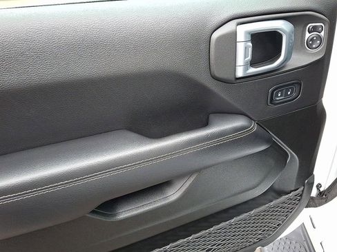 Certified 2022 Jeep Gladiator Overland w/ LED Lighting Group image 12