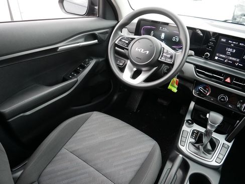 Certified 2024 Kia Seltos LX image 9
