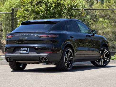 Certified 2023 Porsche Cayenne S AWD/4WD image 7