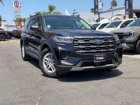 Used 2025 Ford Explorer Active RWD image 3