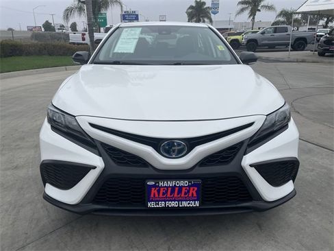 Used 2023 Toyota Camry SE image 3
