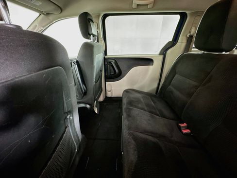 Used 2018 Dodge Grand Caravan SE w/ UConnect Hands-Free Group FWD image 22