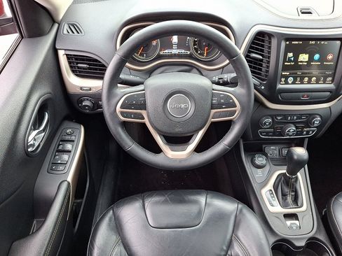 Used 2017 Jeep Cherokee Limited image 11