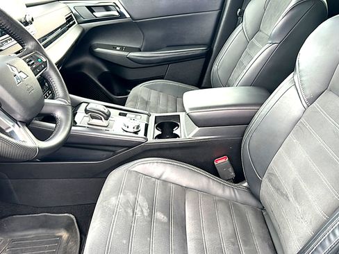 Used 2023 Mitsubishi Outlander SE FWD image 13