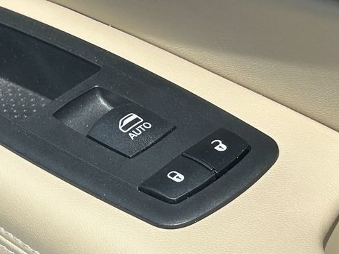 Used 2019 Jeep Grand Cherokee Laredo AWD/4WD image 37