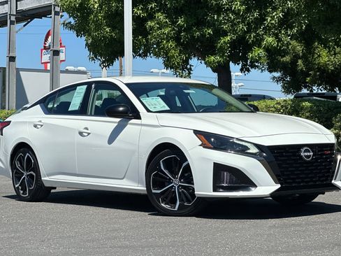 Certified 2024 Nissan Altima 2.5 SR FWD image 2