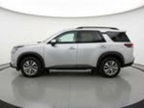 Used 2025 Nissan Pathfinder SV FWD image 23