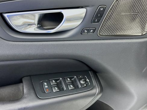 Used 2023 Volvo XC60 B5 Plus image 29