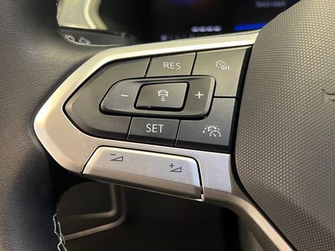Certified 2024 Volkswagen Tiguan SE FWD image 21