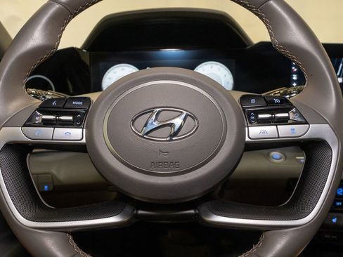 Used 2023 Hyundai Elantra SEL w/ Convenience Package image 17