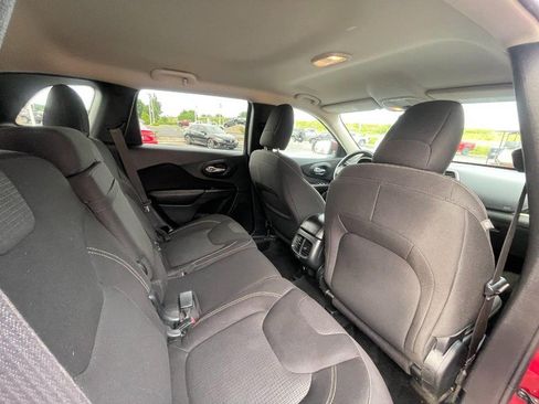 Used 2015 Jeep Cherokee Latitude AWD/4WD image 14