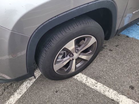 Used 2019 Jeep Cherokee Limited w/ Trailer Tow Group image 9