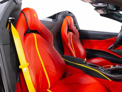 Used 2021 Ferrari 812 GTS image 41