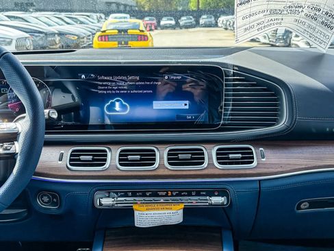 New 2026 Mercedes-Benz GLS 580 4MATIC image 16