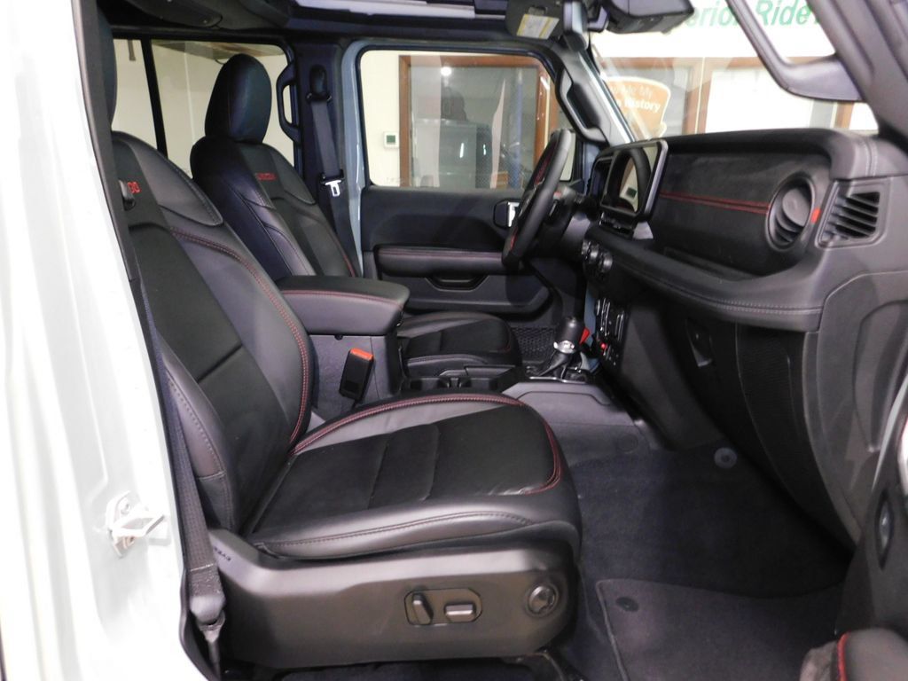 Used 2024 Jeep Wrangler Unlimited Rubicon AWD/4WD image 75