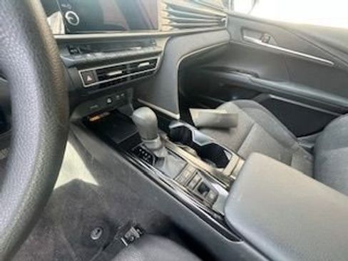 Used 2025 Toyota Camry LE image 9