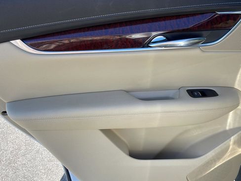 Used 2019 Cadillac XT5 Luxury FWD image 25