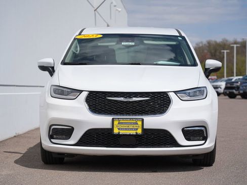 Used 2023 Chrysler Pacifica Touring-L FWD image 8