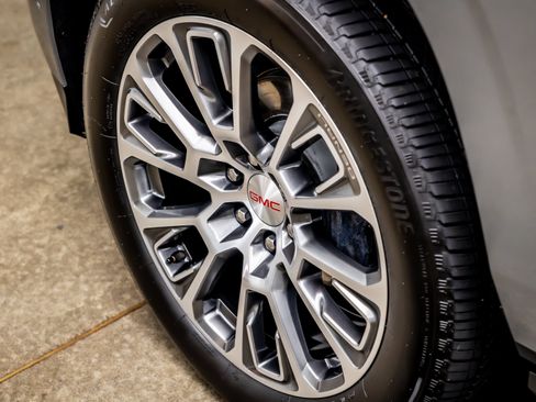 Used 2025 GMC Yukon Denali w/ Sun & Power Step Package RWD image 17