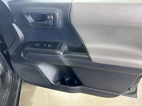 Used 2020 Toyota Tacoma SR w/ SX Package image 9