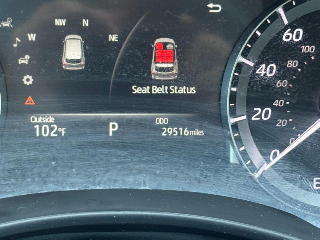 Used 2022 Toyota Highlander XLE AWD/4WD image 30