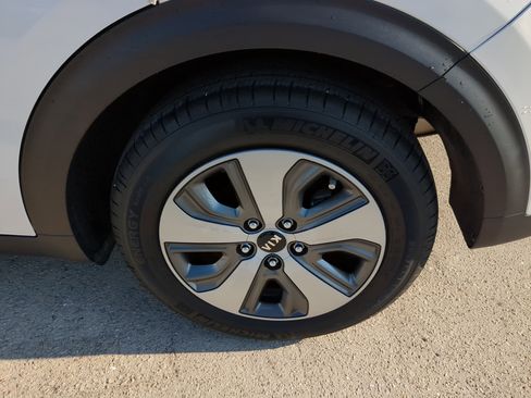 Certified 2019 Kia Niro LX image 31