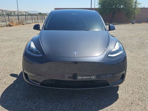 Used 2025 Tesla Model Y Long Range RWD image 2