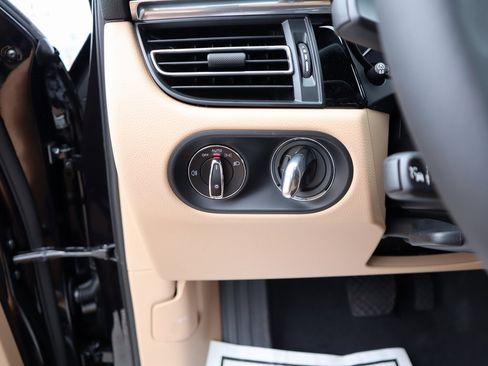 New 2025 Porsche Macan image 32