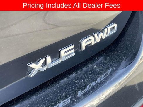 Used 2024 Toyota Highlander XLE AWD/4WD image 12