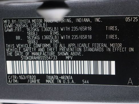 Used 2025 Toyota Highlander LE FWD image 43