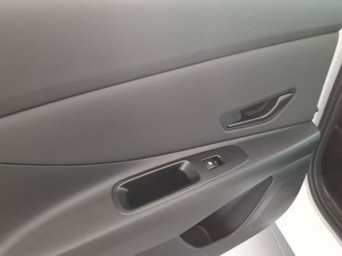 Certified 2025 Hyundai Elantra SEL FWD image 14