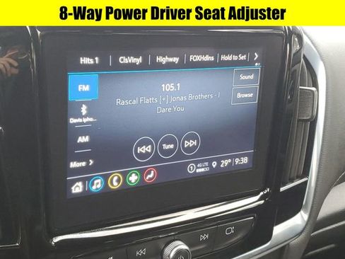 Used 2023 Chevrolet Traverse LT image 17