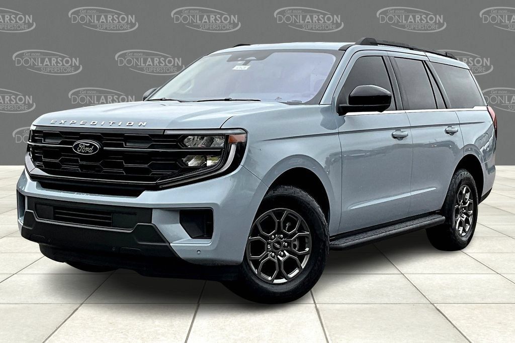 Used 2025 Ford Expedition Active AWD/4WD image 2
