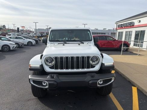 Used 2024 Jeep Wrangler Sahara image 8