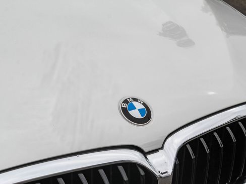 Certified 2023 BMW 530i w/ Premium Package image 9