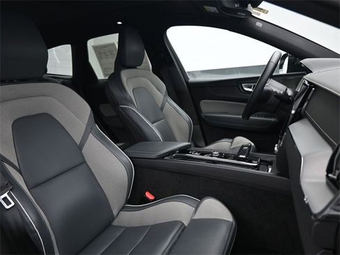 Used 2022 Volvo XC60 B6 R-Design w/ Advanced Package image 35