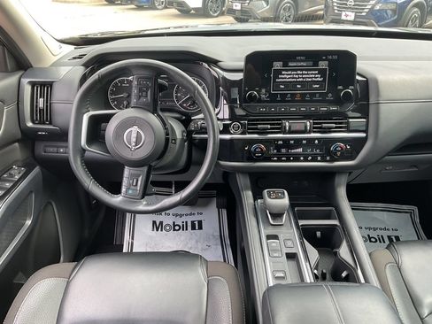 Used 2023 Nissan Pathfinder SL w/ SL Premium Package FWD image 16
